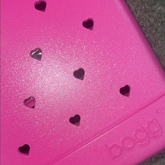 NWT heart BOGG BAG limited edition shimmering haute pink - Picture 3 of 3